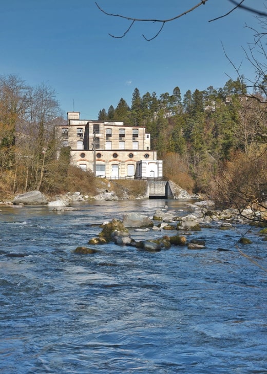 Stabilimento tessile sul fiume